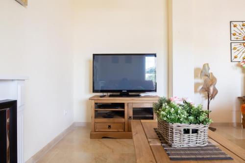 2261-Superb apt on the beach, on Duquesa harbour, Манильва (фото 7)