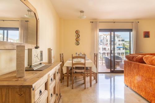 2261-Superb apt on the beach, on Duquesa harbour, Манильва (фото 4)