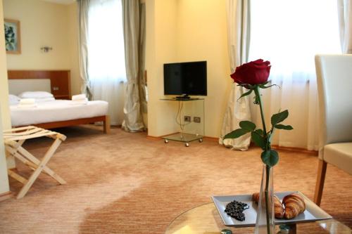 Hotel Park Central - image 12