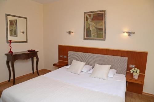 Hotel Park Central - image 11