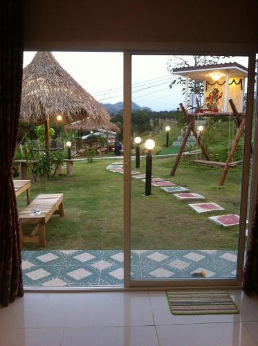 ラチャブリー Baan Mai Hom Resort Suan Phueng 3つ星 ホテル レストラン