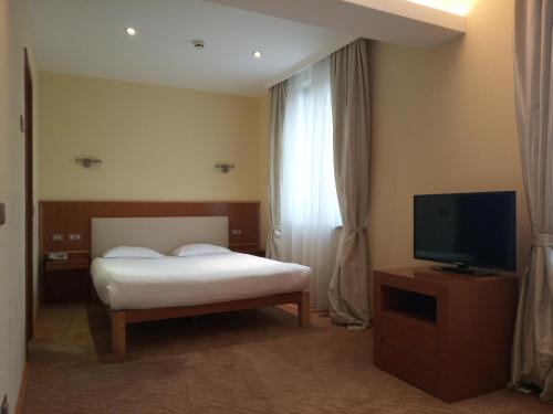Hotel Park Central - image 10