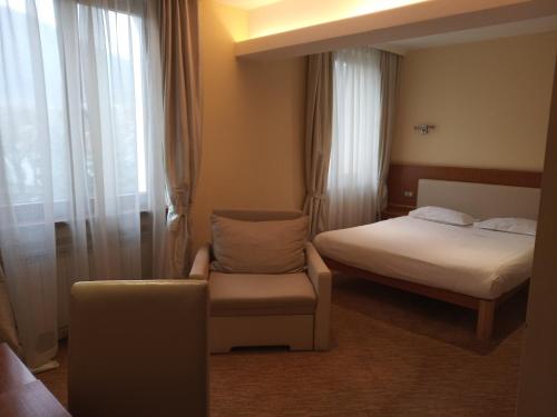 Hotel Park Central - image 7