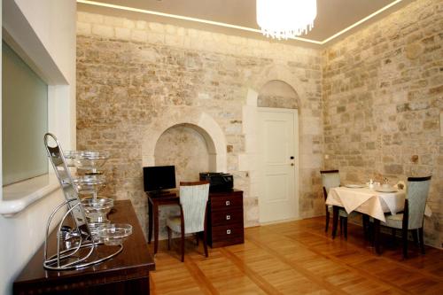 Palace Augubio - image 12