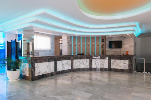 ردهة, فندق بيليفيو فيستانوفا (Bellevue Vistanova Hotel) in كالفيا