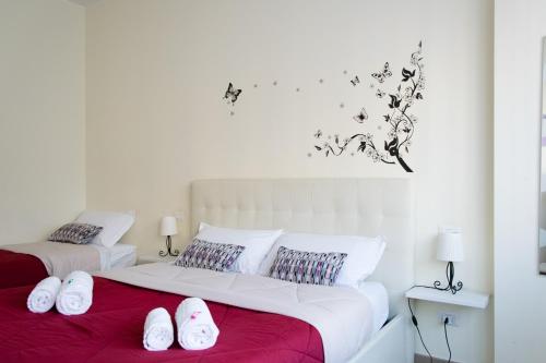 Melibi - Re Lear Apartments 3