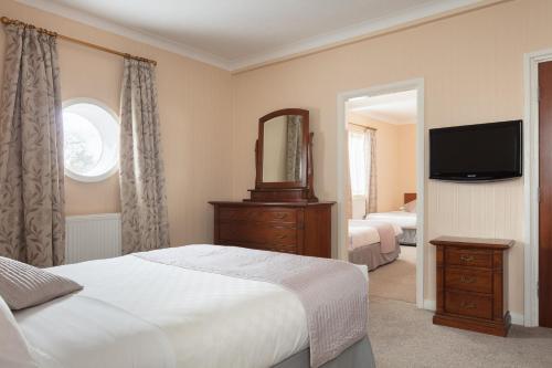 Alma Lodge Hotel - image 2