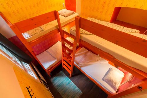 1 bunk bed