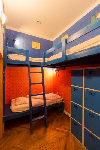 1 bunk bed