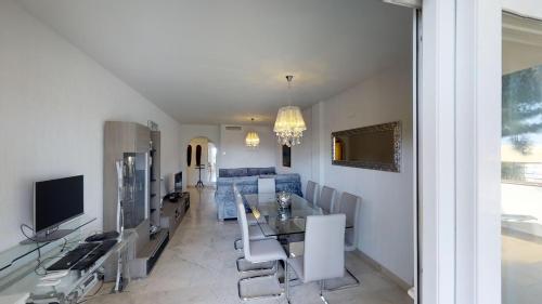 Very nice family apartment, direct pool access - Tap to explore photos
