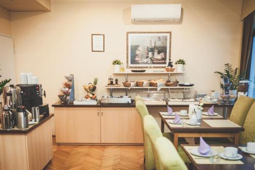 Food and beverages, Korona Pension and Restaurant in Hévíz