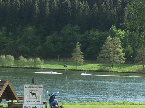 App mit Seeblick am Hillebachsee in Winterberg OT in Niedersfeld