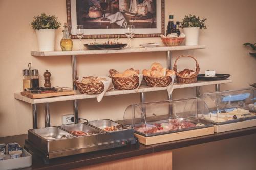 Food and beverages, Korona Pension and Restaurant in Hévíz