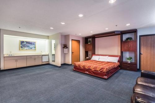 Q Express Inn & Suites in Mineral Wells (WV)