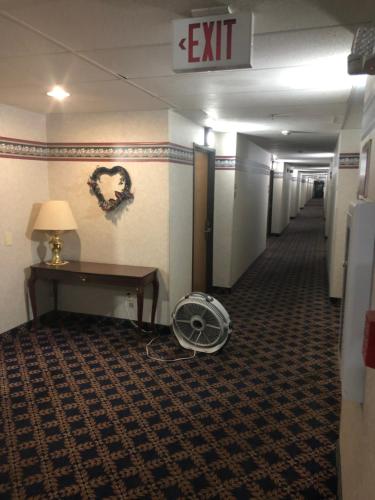Interior view, Q Express Inn & Suites in Mineral Wells (WV)