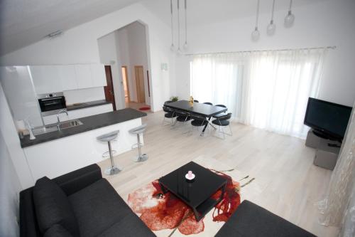 Apartments Svjetlana - image 8