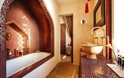 room detail thumbnail 2