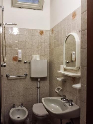 Double or Twin Room with Balcony image 6