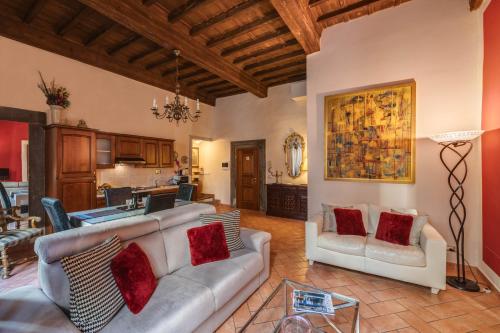 Dante States Apartments - image 4