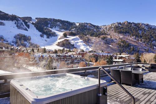 Independence Square 304, Stylish Hotel Room with Downtown Views & Great Location, Aspen (foto 5)