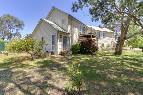 Gippsland Region Foreshore 4-Star Single Room pool