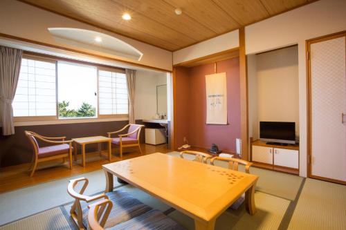 room detail thumbnail 1