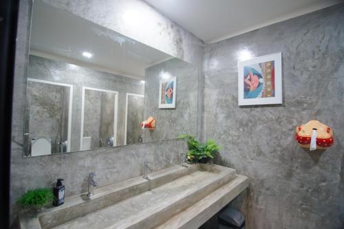 Suree House Room Type - Quadruple Room with Balcony