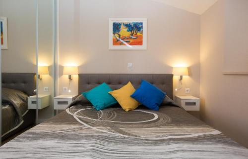 Villa Flores Room with Balcony - image 9