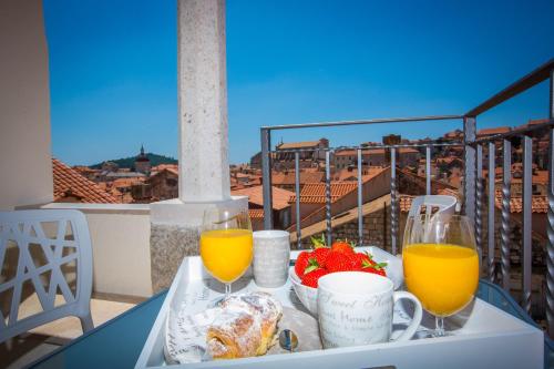 Villa Flores Room with Balcony - image 13