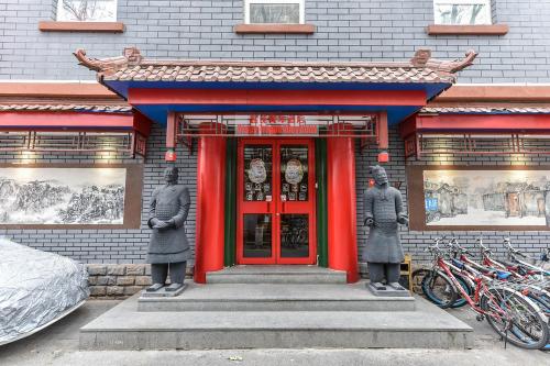 Happy Dragon Alley Hotel-In the city center with big window&free coffe, Fluent English speaking,Tourist attractions ticket service&food recommendation,Near Tian Anmen Forbiddencity,Near Lama temple,Easy to walk to NanluoAlley&Shichahai