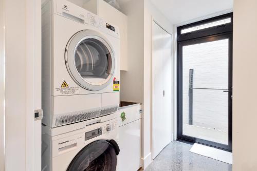 المرافق, Blissful Breeze Townhouse with Parking and Patio in هوبسونفيلي