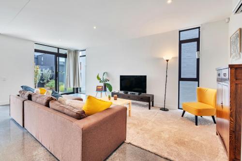 المرافق, Blissful Breeze Townhouse with Parking and Patio in هوبسونفيلي