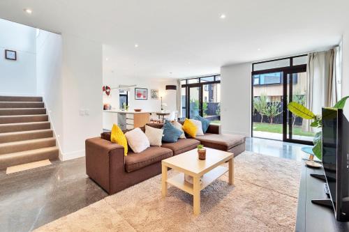 設施, Blissful Breeze Townhouse with Parking and Patio in 賀生維爾