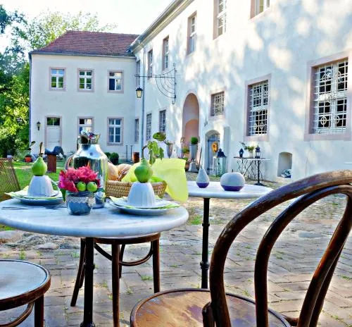 Event- Kultur & B&B Kunst Schloss Neuenhagen Übernachten im Denkmal in Bad Freienwalde, Deutschland