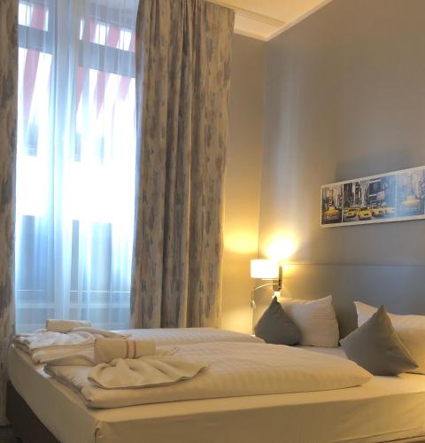 Double Room image 10