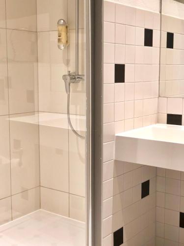 Single Room image 8