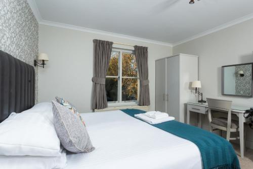 The Dog & Bear Hotel - main image