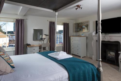 The Dog & Bear Hotel - image 5