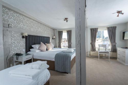 The Dog & Bear Hotel - image 4