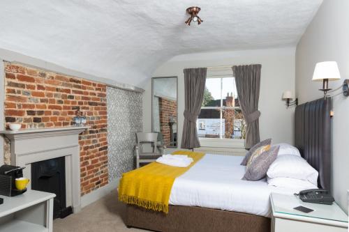 The Dog & Bear Hotel - image 12