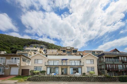 Herolds Bay Accommodation - Hiers Ons Weer Downstairs