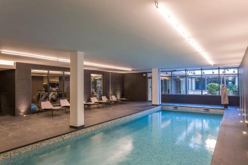 Swimming pool, Nemea Appart'Hotel Cannes Palais in Cannes