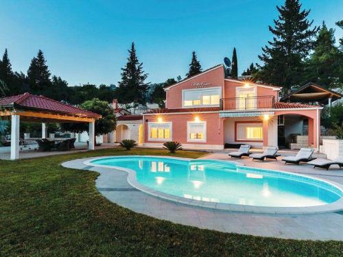 Beautiful Villa in Peracko Blato with Private Pool in Peračko Blato