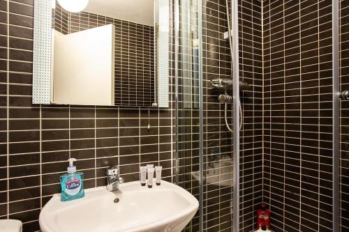 Spacious Belfast City Centre Duplex Apartment - Tap to explore photos