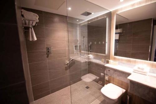 Iveagh Garden Hotel - image 3