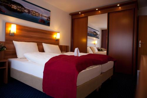 2 bedrooms, 5 beds