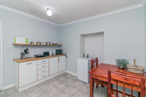 Kitchen, @karoo Guesthouse in Graaff-Reinet