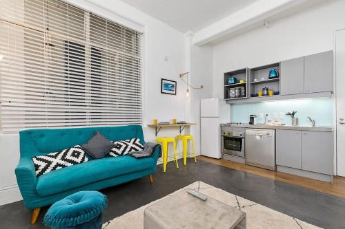 Newly-Decorated One Bedroom on Queen Street, CBD!