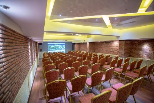 Aktug Elegance Hotel - image 7
