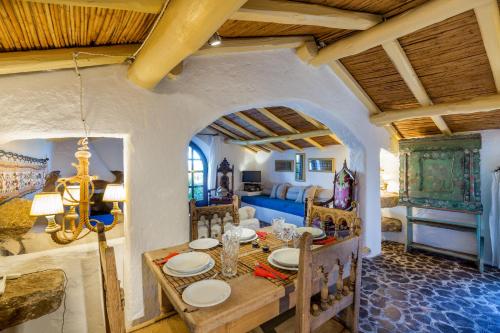  Luxury Cottage a San Pantaleo. Casa 